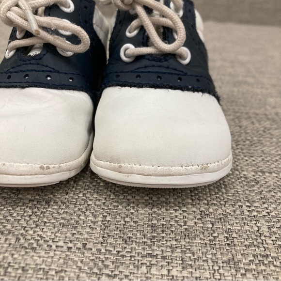 Angel size 4 white navy saddle shoes play condition for the tips of the toes - Picture 2 of 5